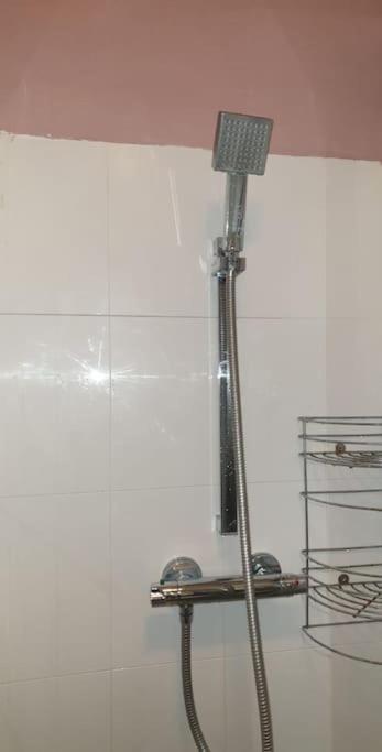 Abbey Wood Spacious Bedroom With Private Bathroom. מראה חיצוני תמונה