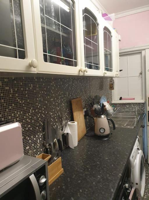 Abbey Wood Spacious Bedroom With Private Bathroom. מראה חיצוני תמונה