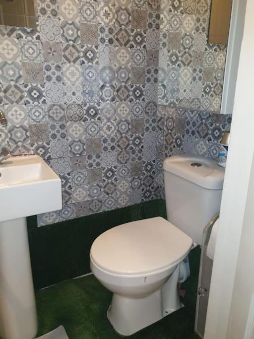 Abbey Wood Spacious Bedroom With Private Bathroom. מראה חיצוני תמונה